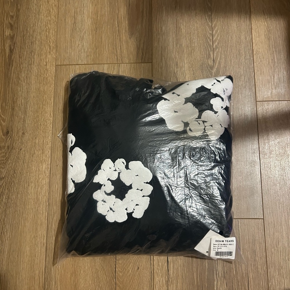 Black Floral Graphic Sweatshirt - White Flower Print
